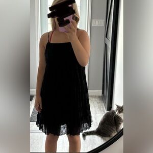 Fun , cute flowy little black dress size small.